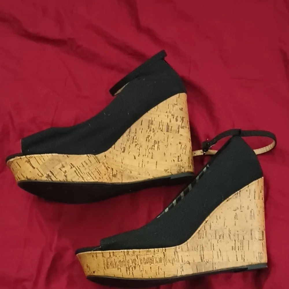 Report Black Wedge Sandals Size 7.5 W Woman's Sexy Professional Spring Summer👠